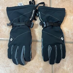 Columbia Women’s small winter omnitech snow gloves black